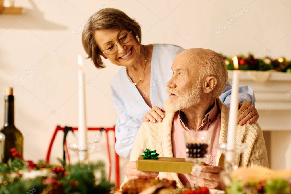 Saisonale Dekoration schafft Atmosphäre